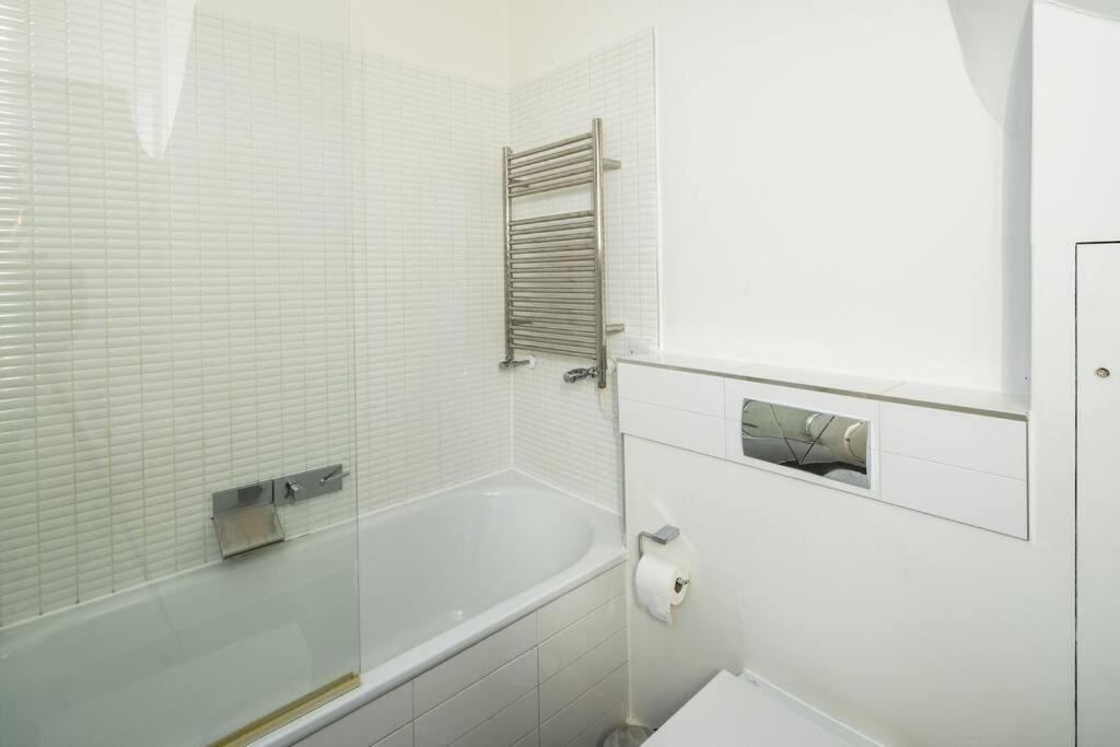 Chic And Spacious Flat Near Bond Street Apartman London Kültér fotó